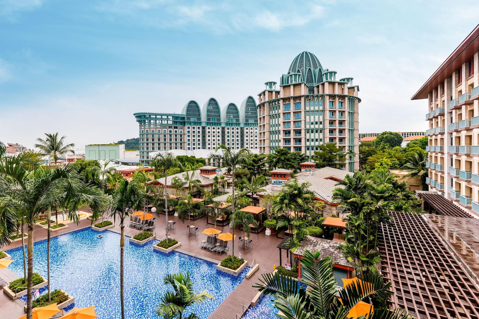 Resorts World Sentosa - Festive Hotel Singapur Zewnętrze zdjęcie The resort's main pool