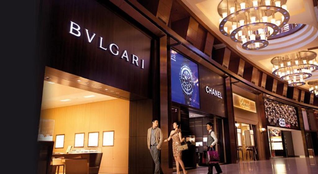Resorts World Sentosa - Festive Hotel Singapur Zewnętrze zdjęcie BVLGARI store in Marina Bay Sands