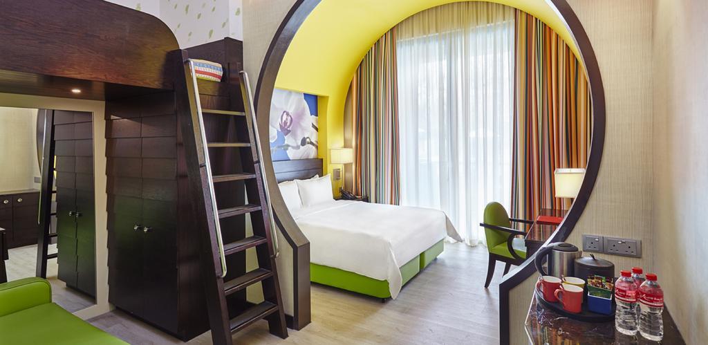 Resorts World Sentosa - Festive Hotel Singapur Pokój zdjęcie A room at the hotel