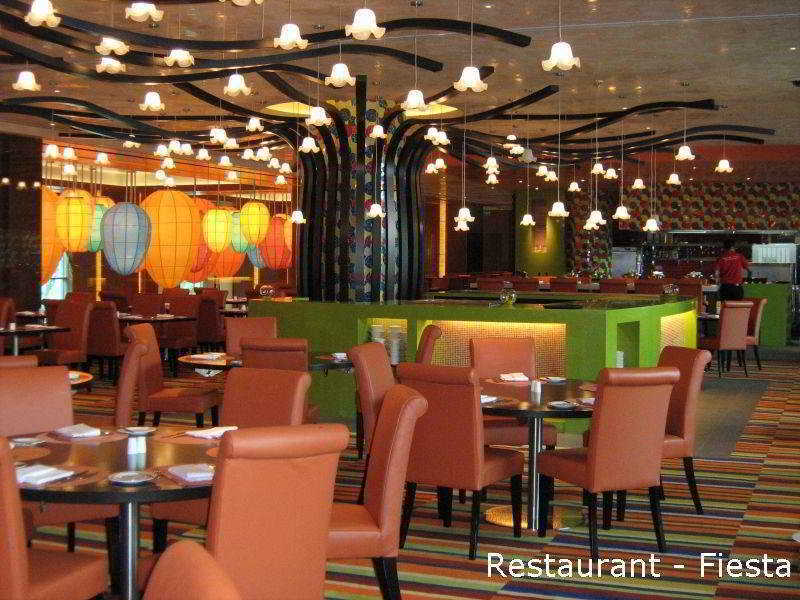 Resorts World Sentosa - Festive Hotel Singapur Zewnętrze zdjęcie Fiesta