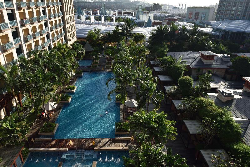 Resorts World Sentosa - Festive Hotel Singapur Zewnętrze zdjęcie The pool at the hotel