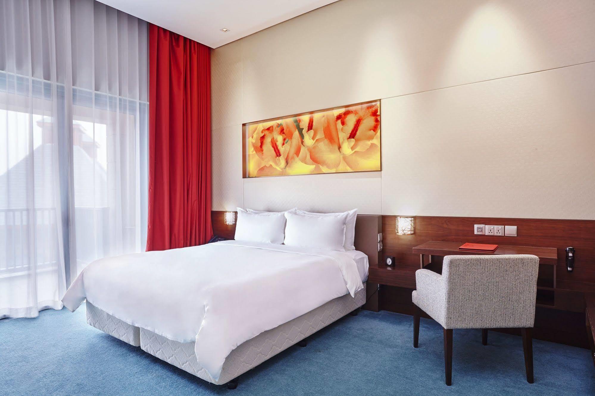 Resorts World Sentosa - Festive Hotel Singapur Zewnętrze zdjęcie A room at the hotel