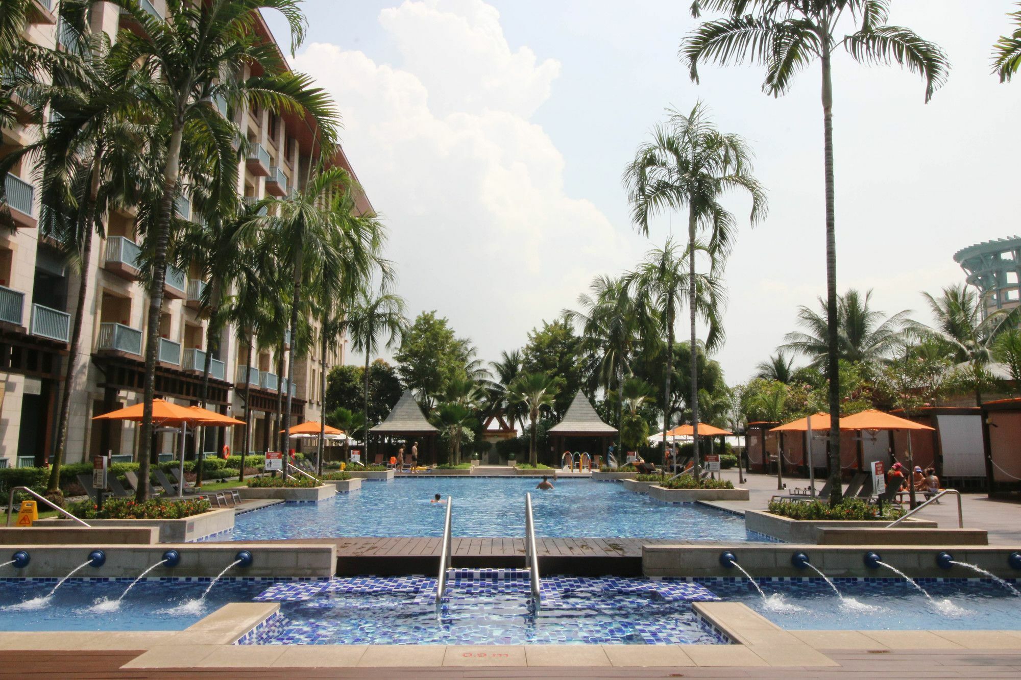 Resorts World Sentosa - Festive Hotel Singapur Zewnętrze zdjęcie The pool at the Shangri-La Hotel, Kuala Lumpur