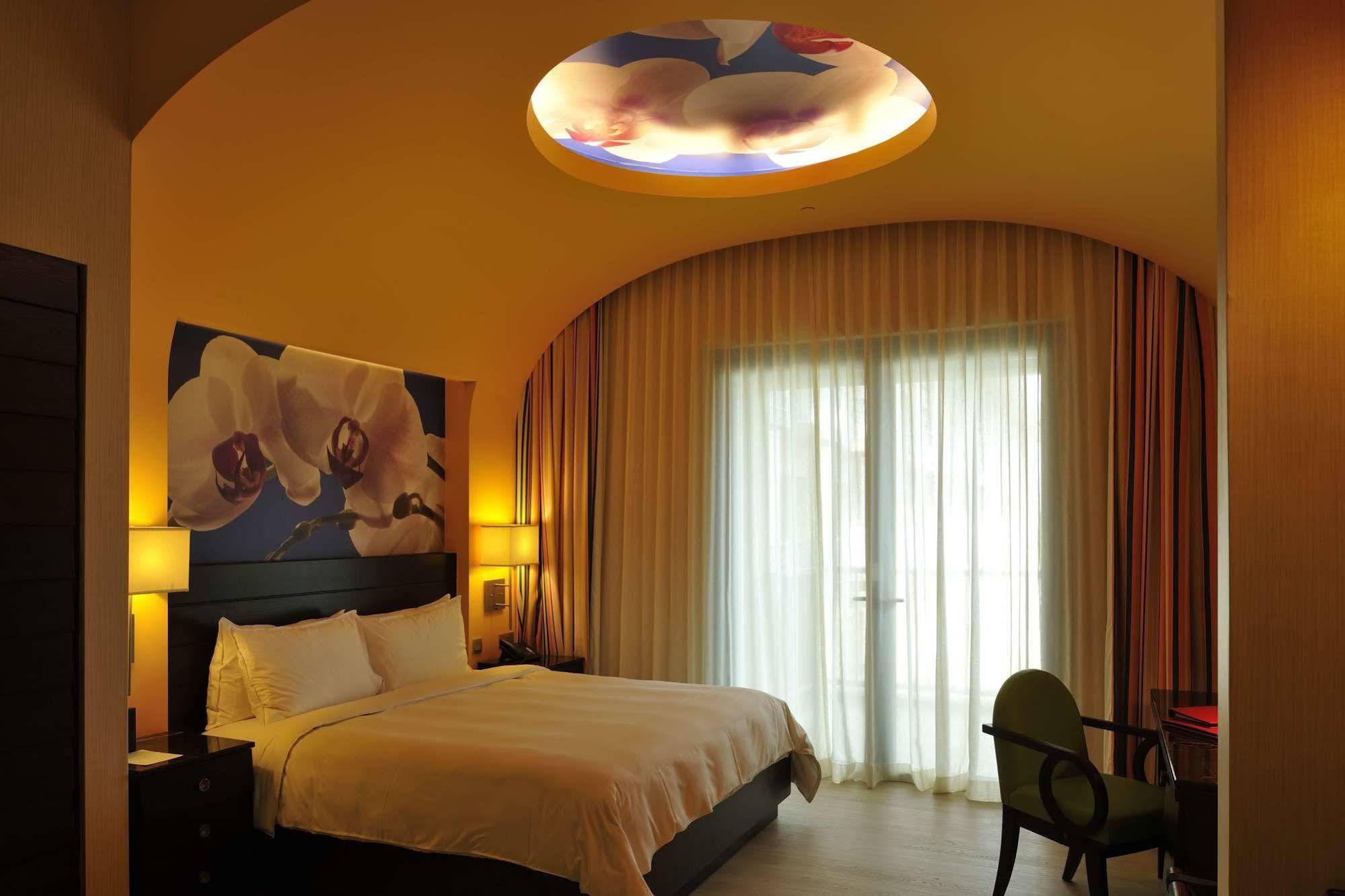Resorts World Sentosa - Festive Hotel Singapur Zewnętrze zdjęcie A room at the hotel